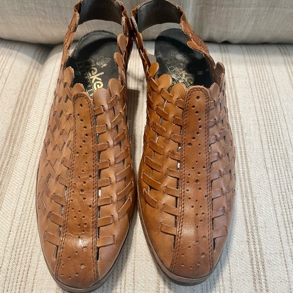 Rieker size 10 brown flats